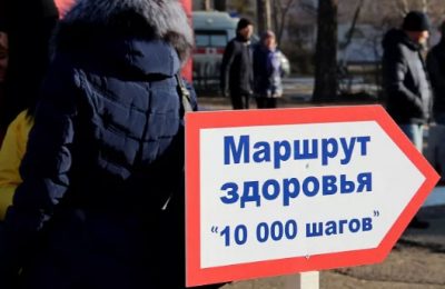Шаги здоровья: пожилые жители Новосибирской области присоединились к масштабному флэшмобу по нацпроекту