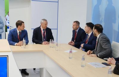 Андрей Травников подписал первые соглашения о сотрудничестве в рамках Петербургского международного экономического форума-2022