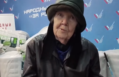 89-летняя бабушка из Новосибирска вяжет одежду для военнослужащих