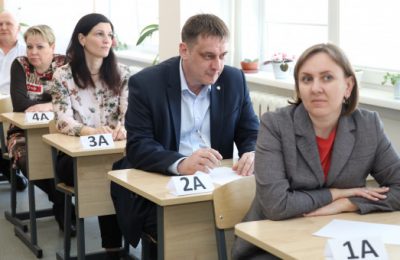 Министр образования Новосибирской области сдал ЕГЭ вместе с родителями школьников