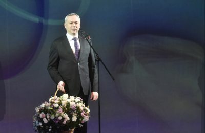 Губернатор Андрей Травников поздравил женщин Новосибирской области с Международным женским днём