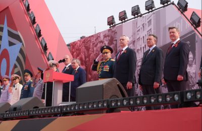 Губернатор Андрей Травников вместе с новосибирцами принял участие в мероприятиях, посвящённых Дню Победы