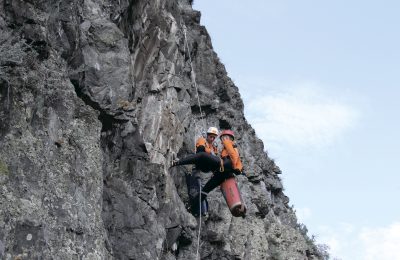 По камням, вперед и вверх: спелеотуризм на Березовских скалах Маслянинского района