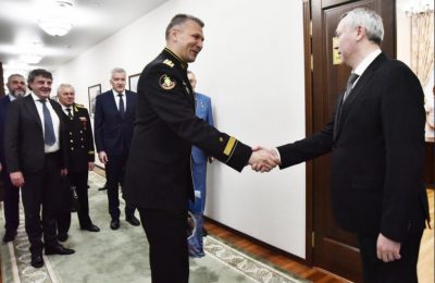 Губернатор Андрей Травников предложил морякам-подводникам включиться в проект лагеря «Авангард»