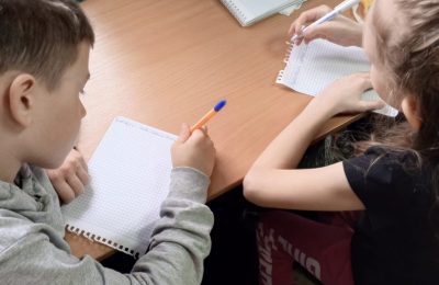 Маслянинские дети пишут письма бойцам СВО