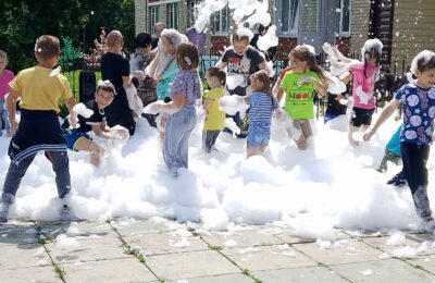 Маленькие никоновцы устроили веселую пенную вечеринку